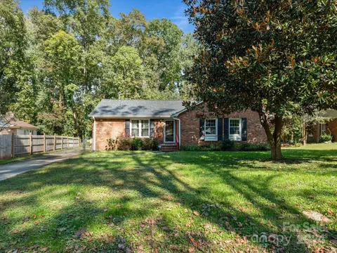 6221 Cross Creek Ln, Charlotte, NC 28212