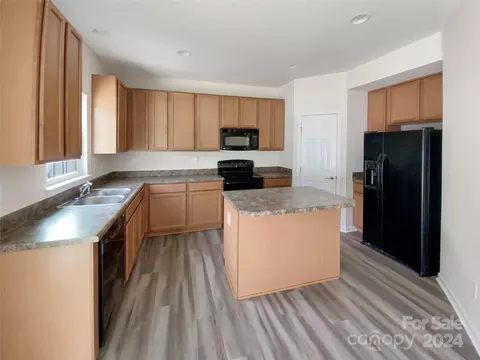 10876 Tailwater St, Davidson, NC 28036 photo 2