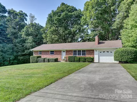 8 Starnes Cove Dr, Asheville, NC 28806