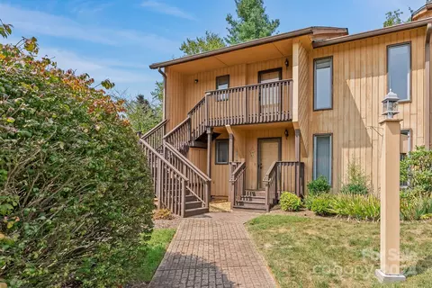 105 Pebble Creek St, Asheville, NC 28803