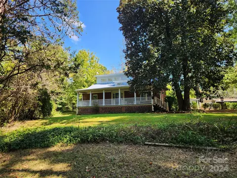 207 Southwinds Dr, Rutherfordton, NC 28139