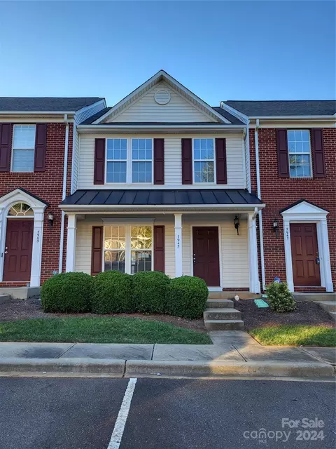 7945 Mariners Pointe Cir, Denver, NC 28037 photo 2