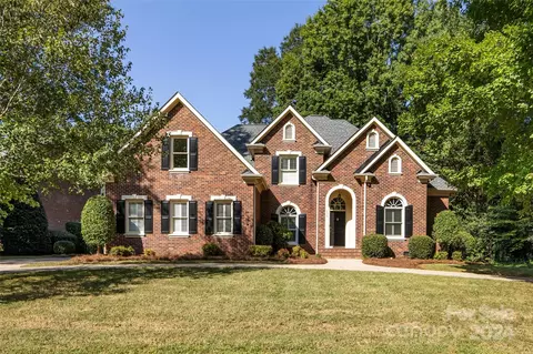318 Summermore Dr, Charlotte, NC 28270