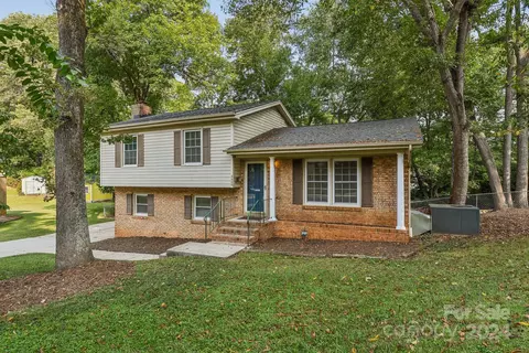 4800 Beechknoll Ct, Charlotte, NC 28212