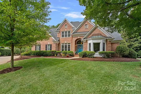 18807 Riverwind Ln, Davidson, NC 28036