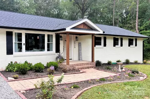 2515 10th Street Ne Ct NE, Hickory, NC 28601