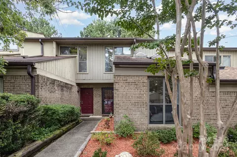 8061 Charter Oak Ln, Charlotte, NC 28226