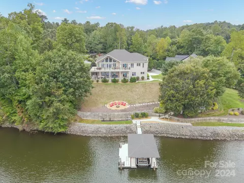 6232 Riviera Run Estates Dr, Hickory, NC 28601