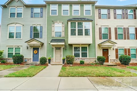 2112 Arbor Loop Dr, Charlotte, NC 28217