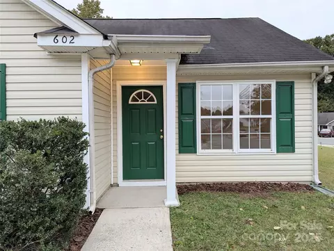602 Gusty Ct, Charlotte, NC 28208 photo 2
