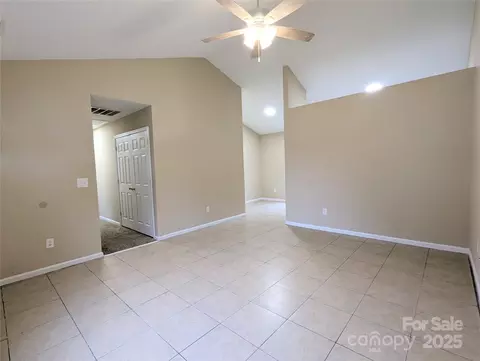 602 Gusty Ct, Charlotte, NC 28208 photo 6