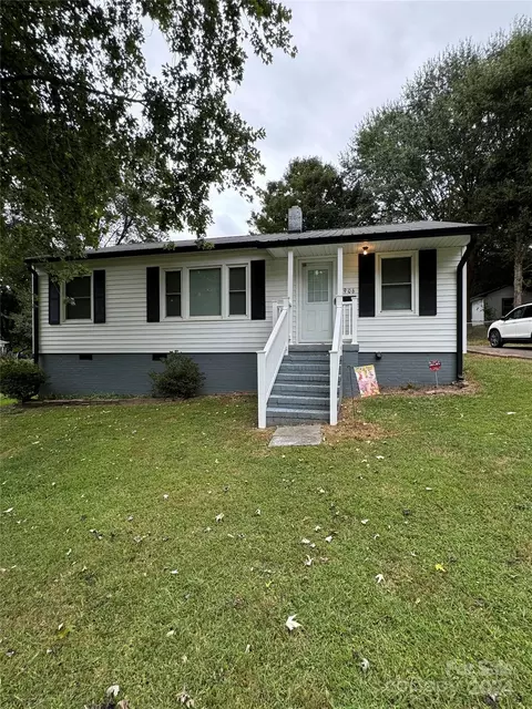 906 N Flint St, Lincolnton, NC 28092