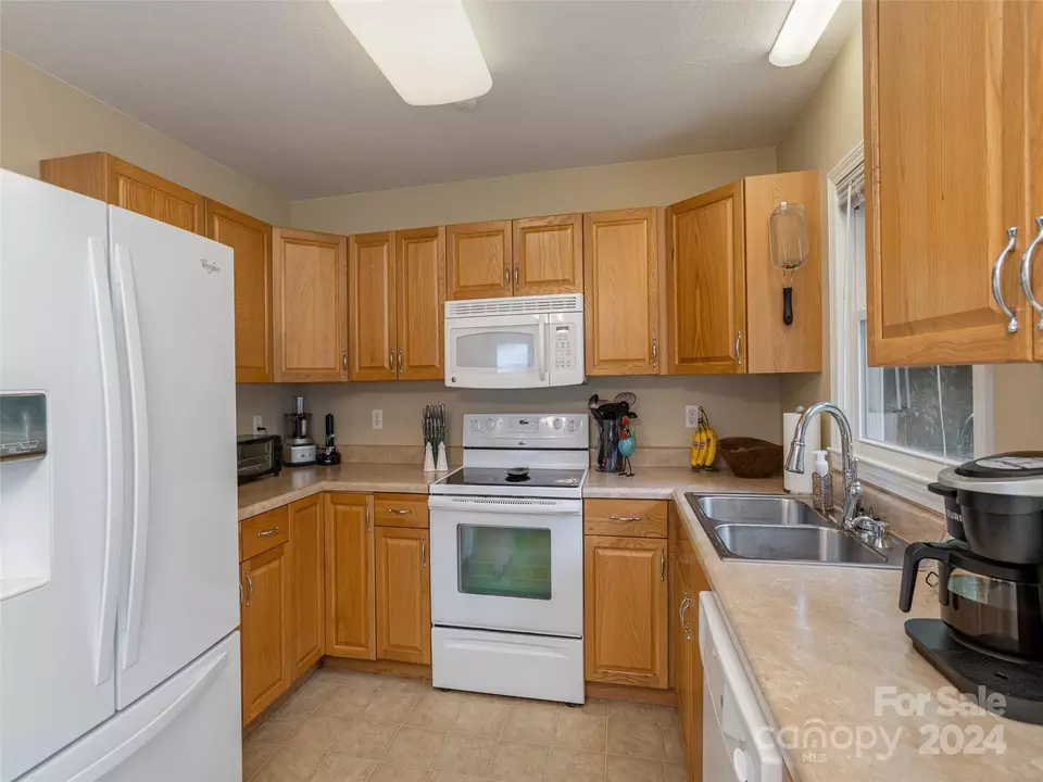 423 Oklahoma Ave, Hendersonville, NC 28739 photo 13