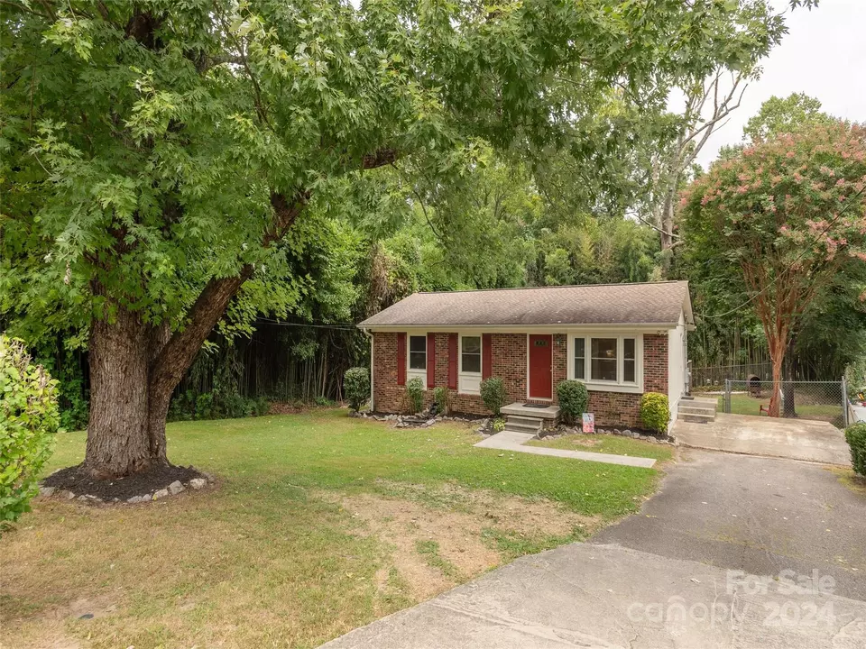  423 Oklahoma Ave, Hendersonville, NC 28739 photo 3