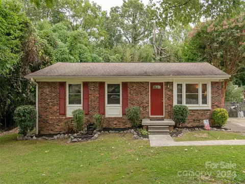 423 Oklahoma Ave, Hendersonville, NC 28739