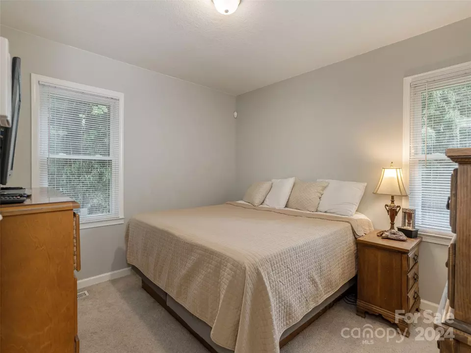  423 Oklahoma Ave, Hendersonville, NC 28739 photo 15