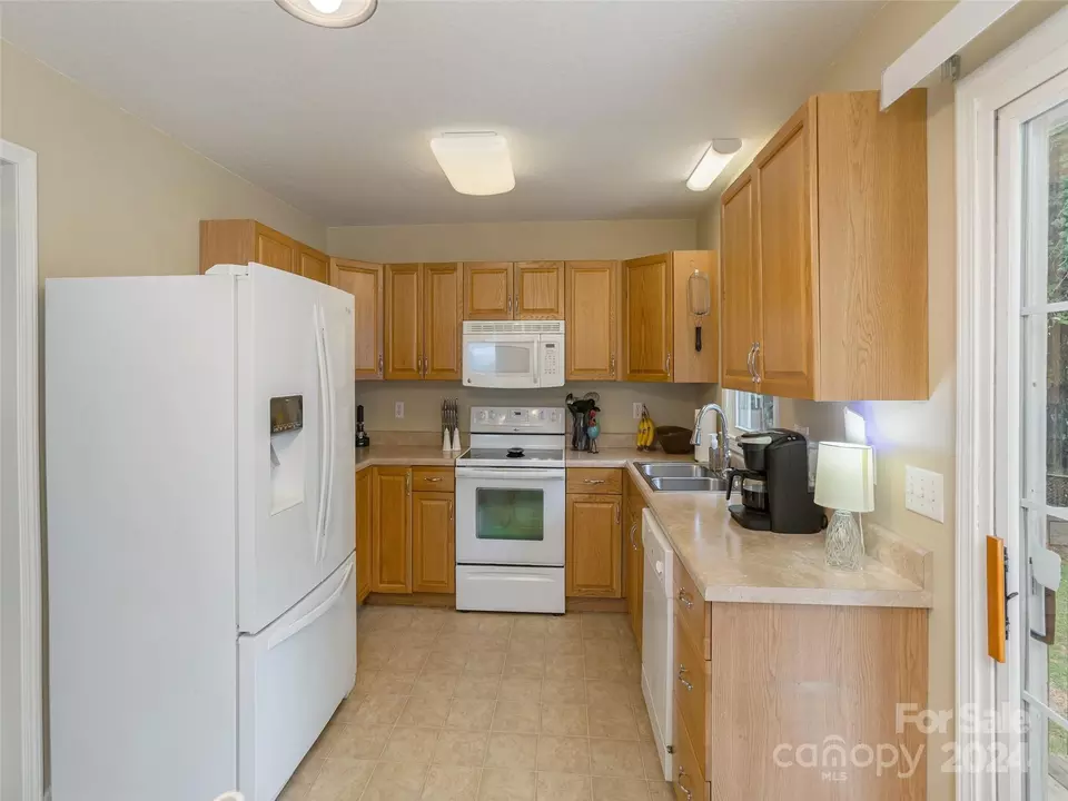  423 Oklahoma Ave, Hendersonville, NC 28739 photo 11