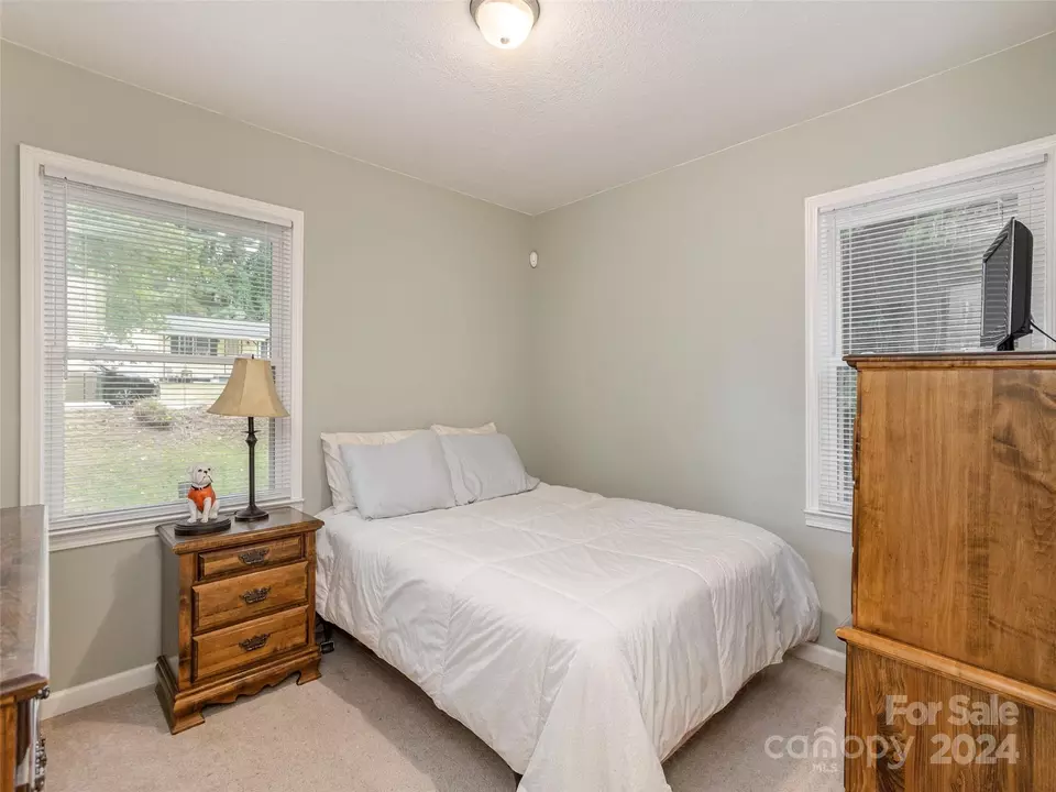  423 Oklahoma Ave, Hendersonville, NC 28739 photo 17