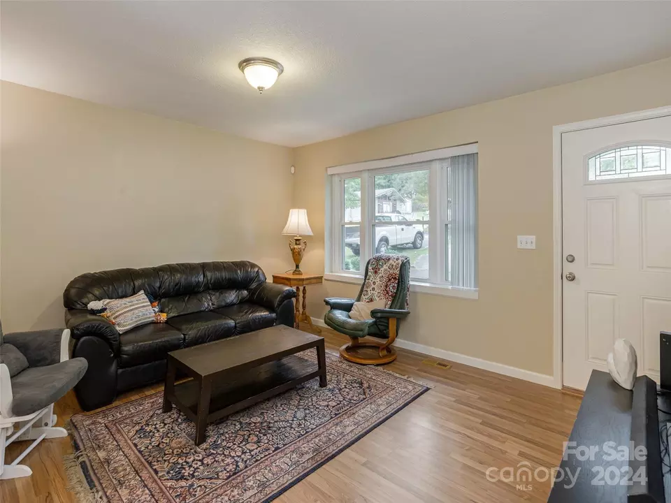  423 Oklahoma Ave, Hendersonville, NC 28739 photo 4
