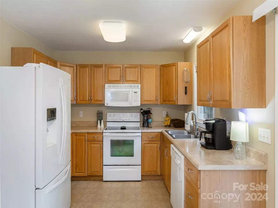  423 Oklahoma Ave, Hendersonville, NC 28739 photo 12