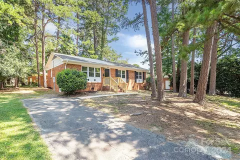 510 Scottsbrook Dr, Charlotte, NC 28213