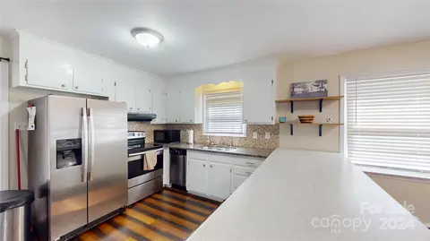 5413 Glenview Dr, Hickory, NC 28602 photo 8