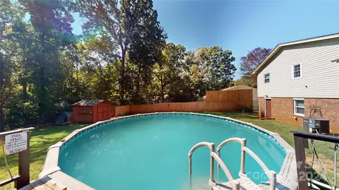 5413 Glenview Dr, Hickory, NC 28602 photo 2