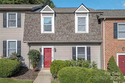14 Sleepy Hollow Ln, Swannanoa, NC 28778