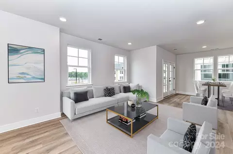 721 Beaty 3 St #3, Davidson, NC 28036