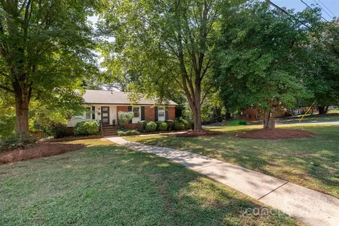 1700 Starbrook Dr, Charlotte, NC 28210