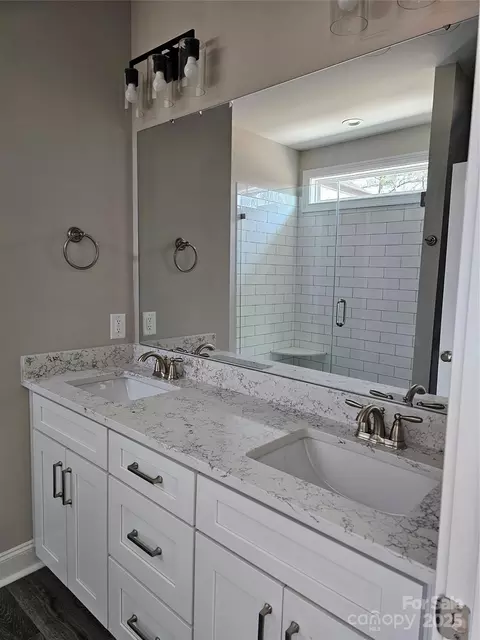 Bath - 2054 Cane Mill Rd, Lancaster, SC 29720 photo 2 of 3