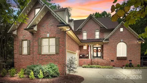 18210 Pages End End, Davidson, NC 28036