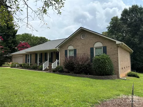 905 Sandy Ln, Gastonia, NC 28056