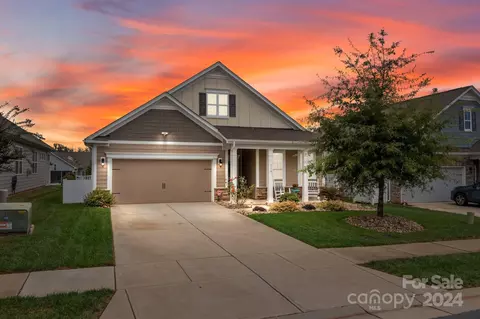 110 Cup Chase Dr, Mooresville, NC 28115