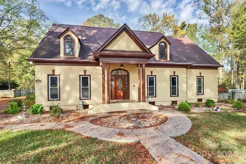 8415 Getalong Rd, Charlotte, NC 28213