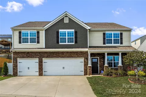 225 Marathon Ln, Candler, NC 28715