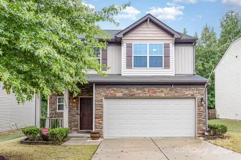 12507 Hunting Birds Ln, Charlotte, NC 28278
