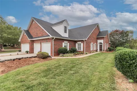 1372 Royalty Cir, Statesville, NC 28625