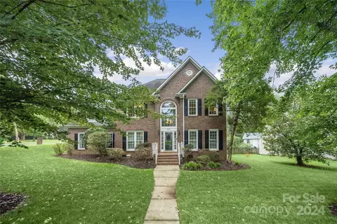 4401 Charlestowne Manor Dr, Charlotte, NC 28211