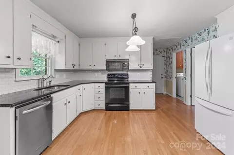 Kitchen - 180 Regency Rd, Salisbury, NC 28147 photo 2 of 4