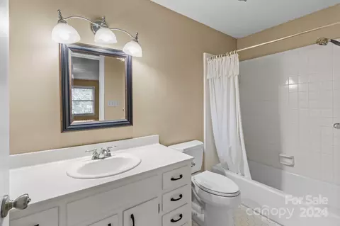 Bath - 180 Regency Rd, Salisbury, NC 28147 photo 3 of 3
