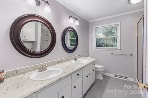 Bath - 180 Regency Rd, Salisbury, NC 28147 photo 1 of 3