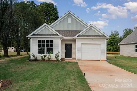 754 Brown St, Lexington, NC 27292