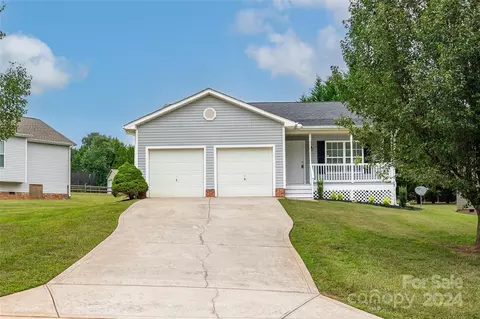 1533 Farmington Hills Dr, Conover, NC 28613