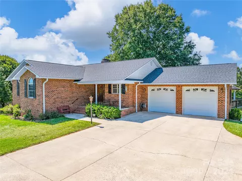 4629 Plantation Dr, Morganton, NC 28655