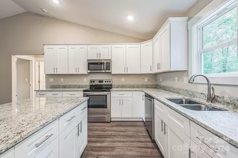 2502 Maplewood Dr, Gastonia, NC 28052