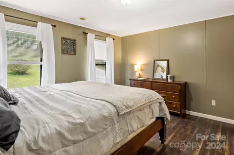 Bedroom - 238 Apache Path, Marion, NC 28752 photo 4 of 9