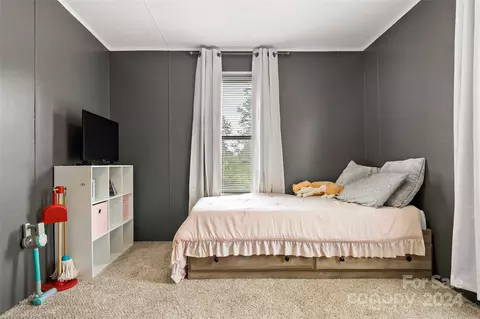 Bedroom - 238 Apache Path, Marion, NC 28752 photo 6 of 9