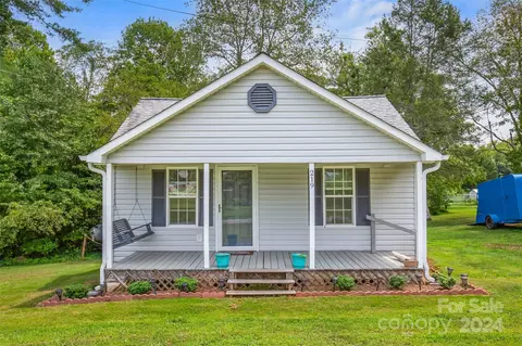 Exterior - 219 Hamby Mountain Rd, Purlear, NC 28665 photo 9 of 10