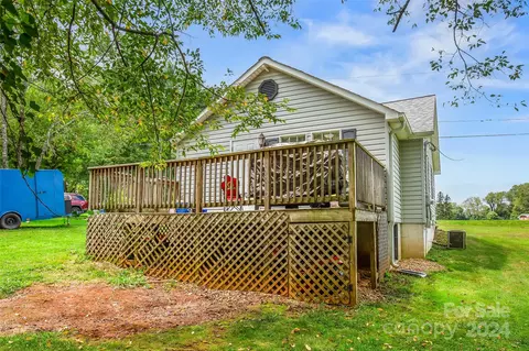 Exterior - 219 Hamby Mountain Rd, Purlear, NC 28665 photo 4 of 10
